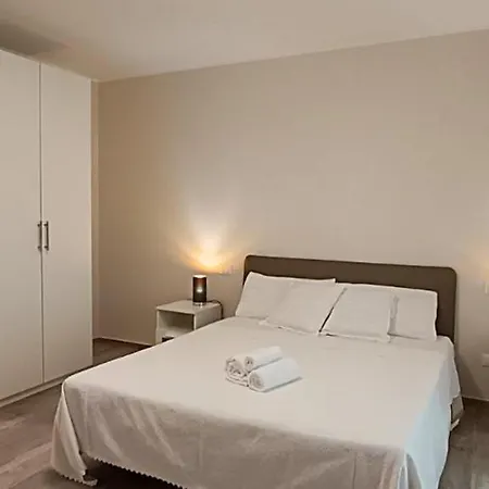 House Apartment *